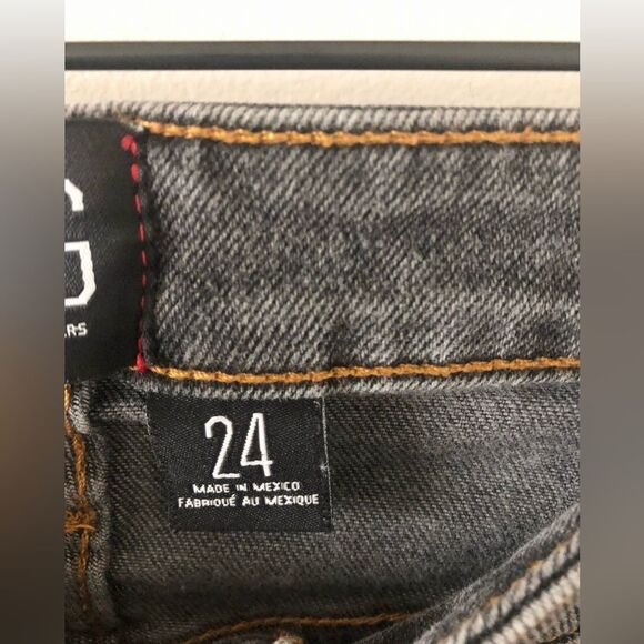 BDG Girl Friend High Rise Skinny Jean in Washed Black - Size 24 - Picture 5 of 9